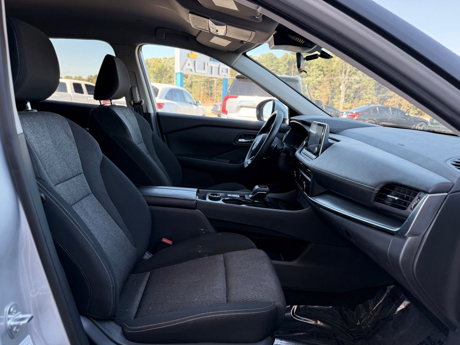 Used 2024 Nissan Rogue SV image 21