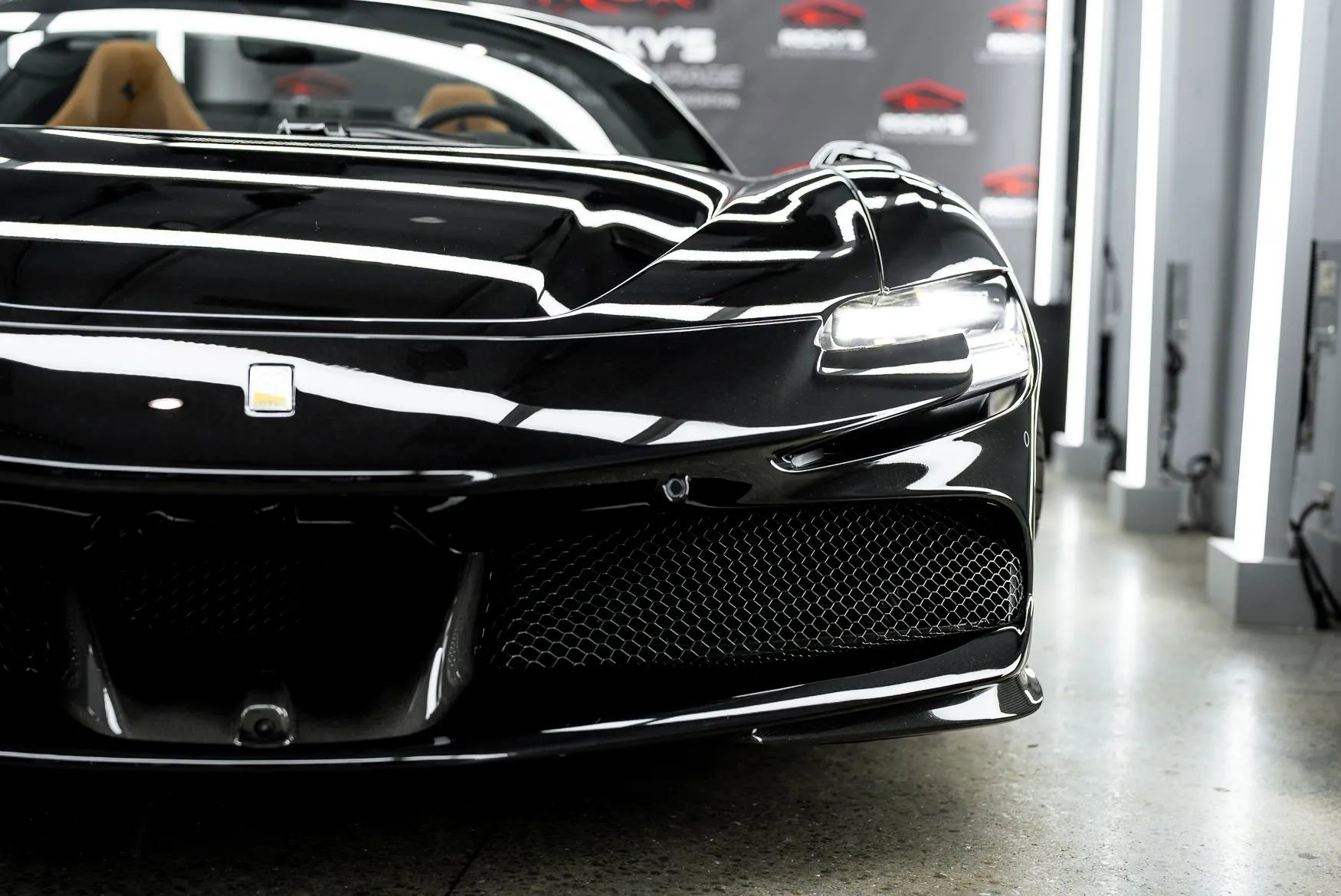 Used 2023 Ferrari SF90 Spider image 61