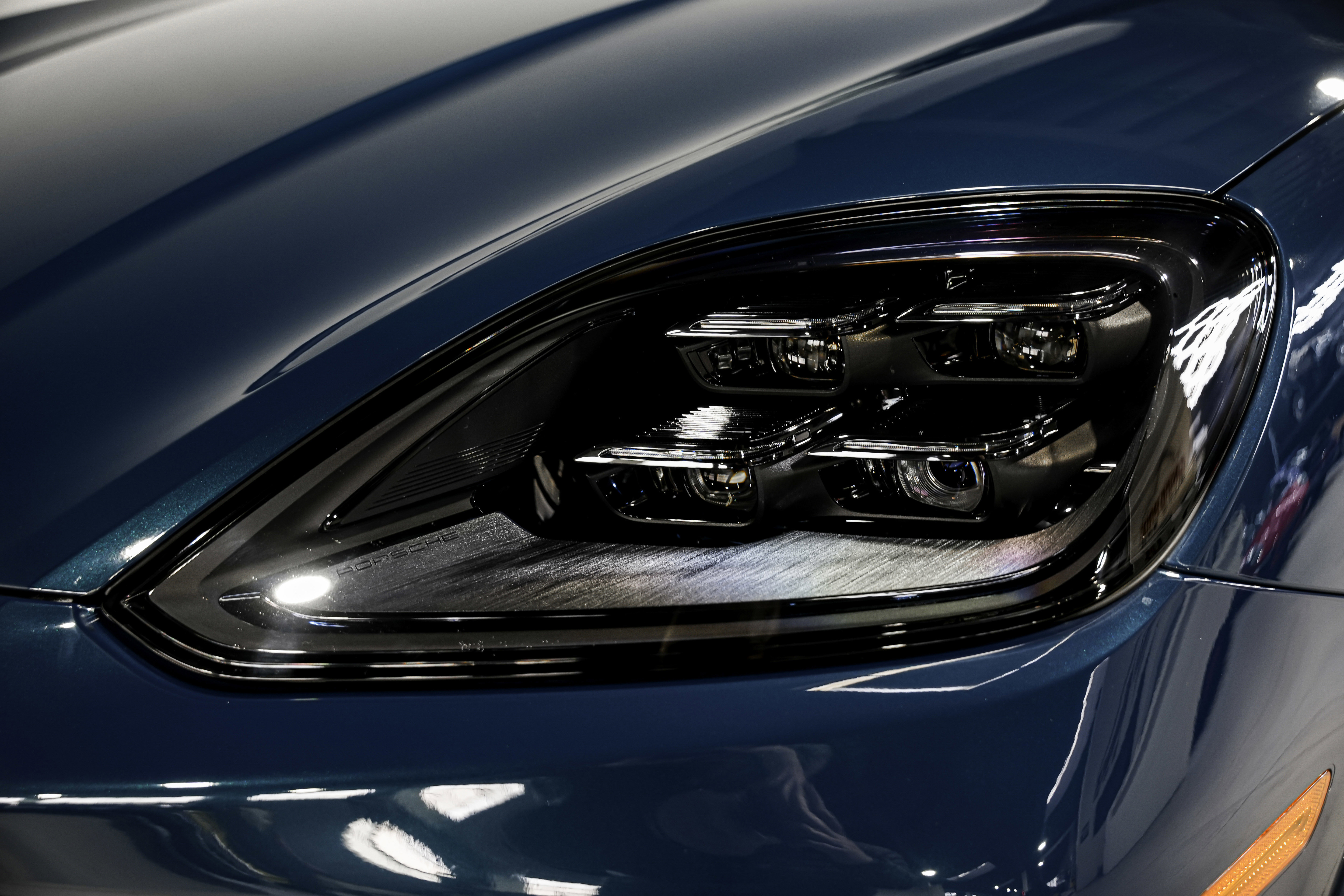 Used 2024 Porsche Cayenne Coupe image 40