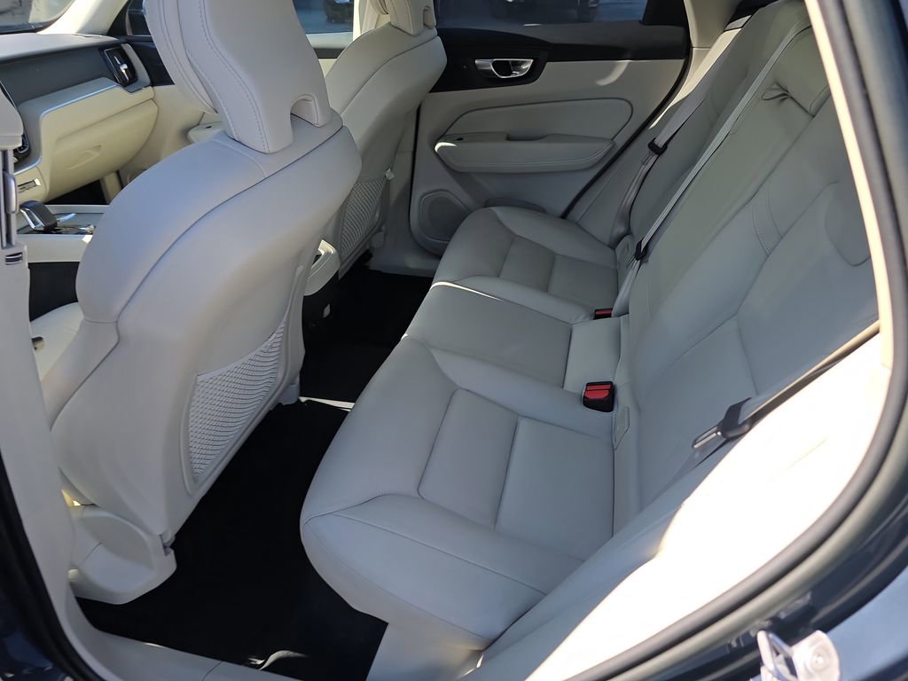 Used 2023 Volvo XC60 B5 Plus w/ Climate Package image 10