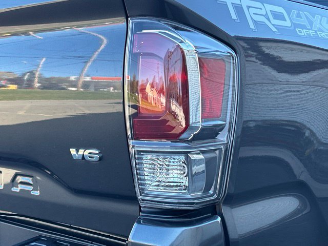 Used 2020 Toyota Tacoma TRD Off-Road w/ Technology Package AWD/4WD image 13