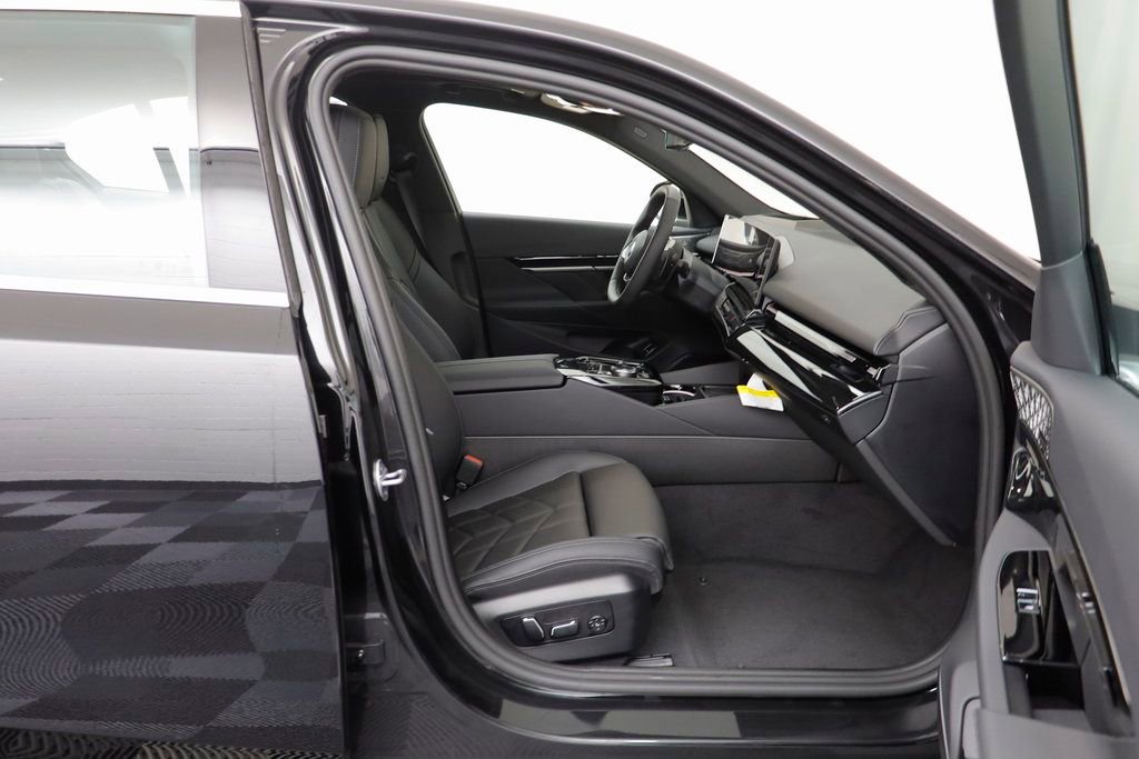 New 2026 BMW 530i xDrive w/ Premium Package image 18