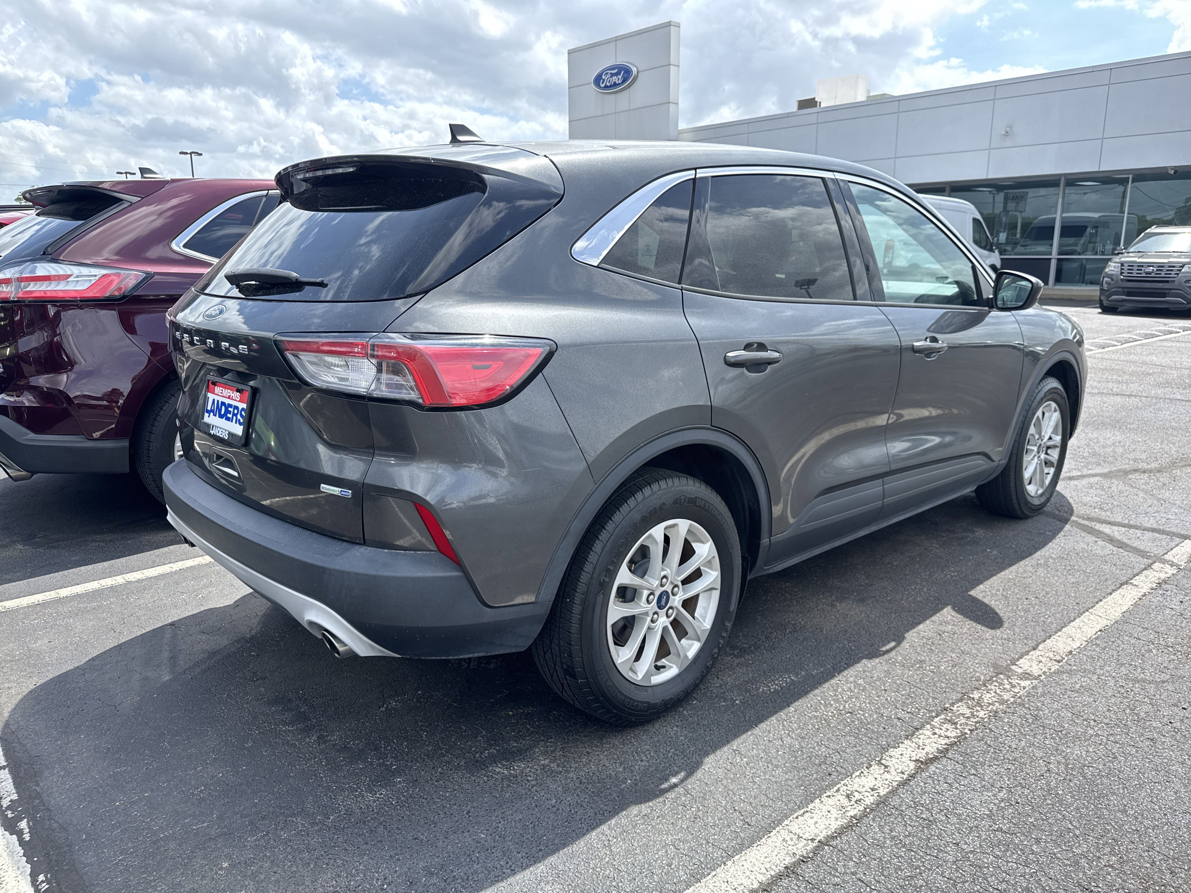Used 2019 Ford Escape SE image 2