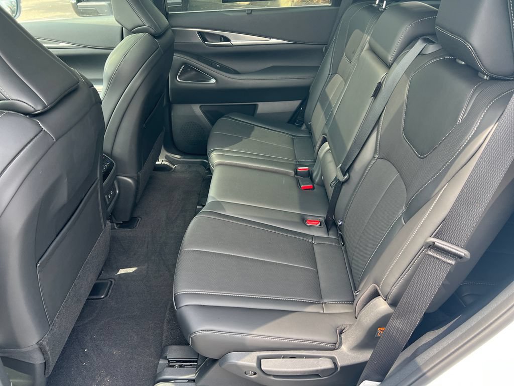 Certified 2026 INFINITI QX60 Luxe w/ Cargo Package FWD image 21