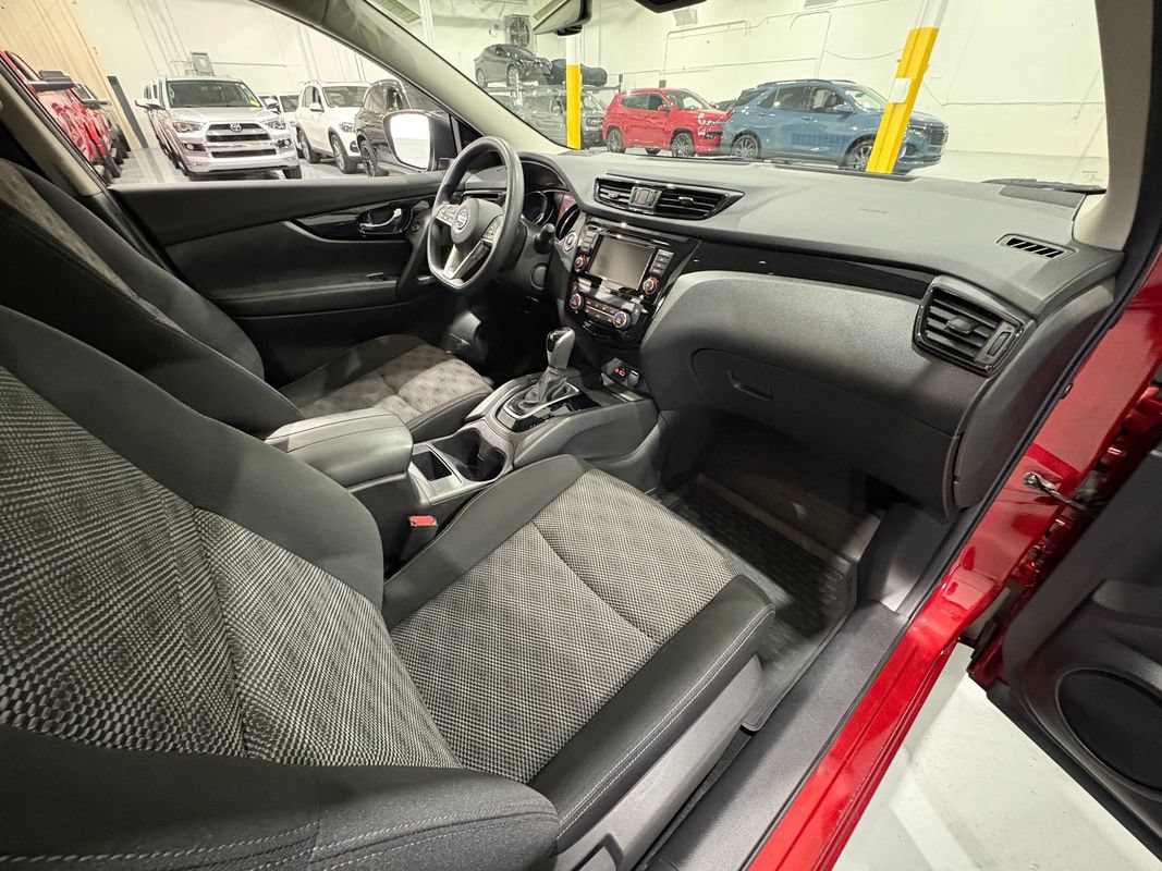 Used 2019 Nissan Rogue Sport SV AWD/4WD image 39