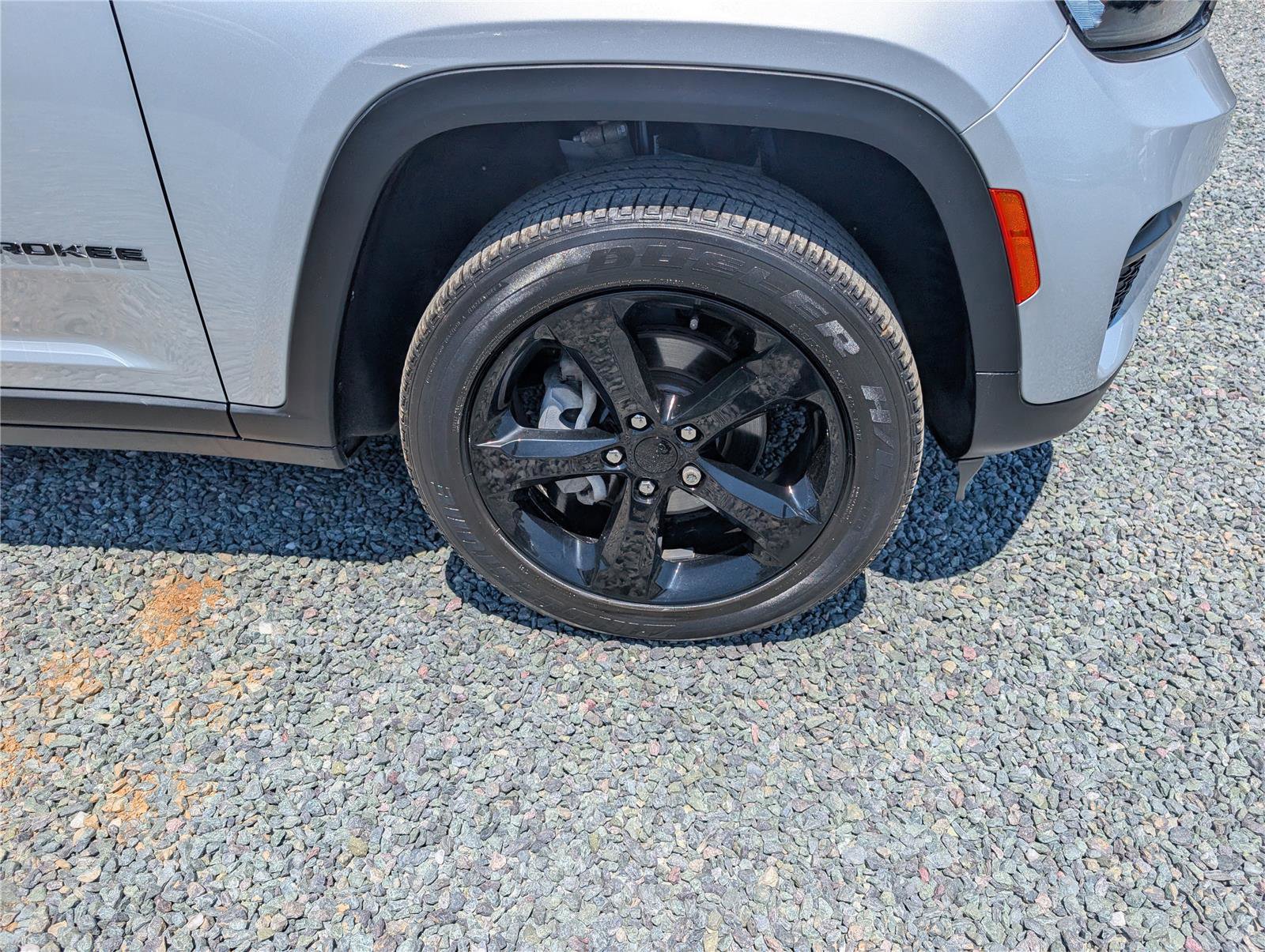 Used 2023 Jeep Grand Cherokee Altitude AWD/4WD image 9