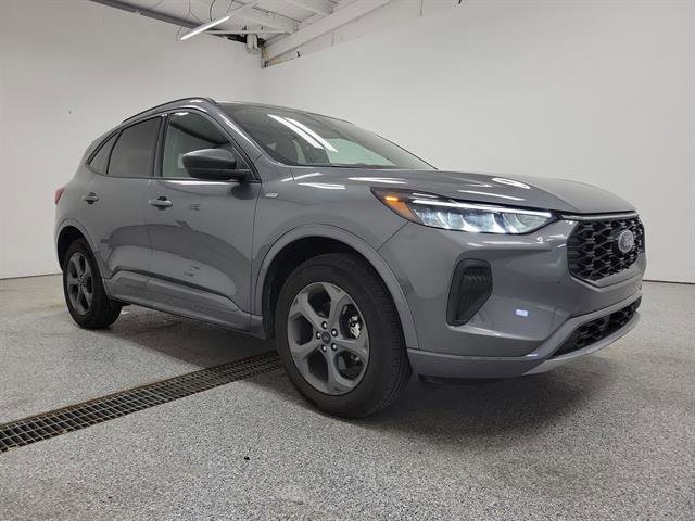 Used 2024 Ford Escape ST-Line w/ Tech Pack #1 AWD/4WD image 2
