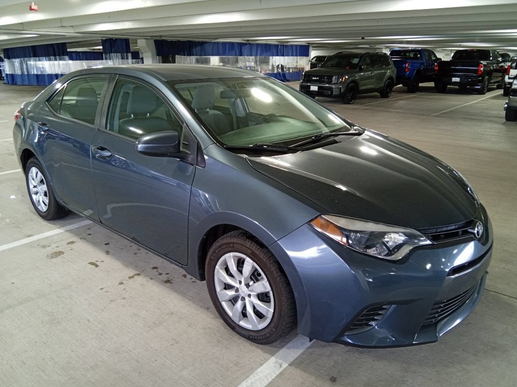 Used 2016 Toyota Corolla LE FWD image 3
