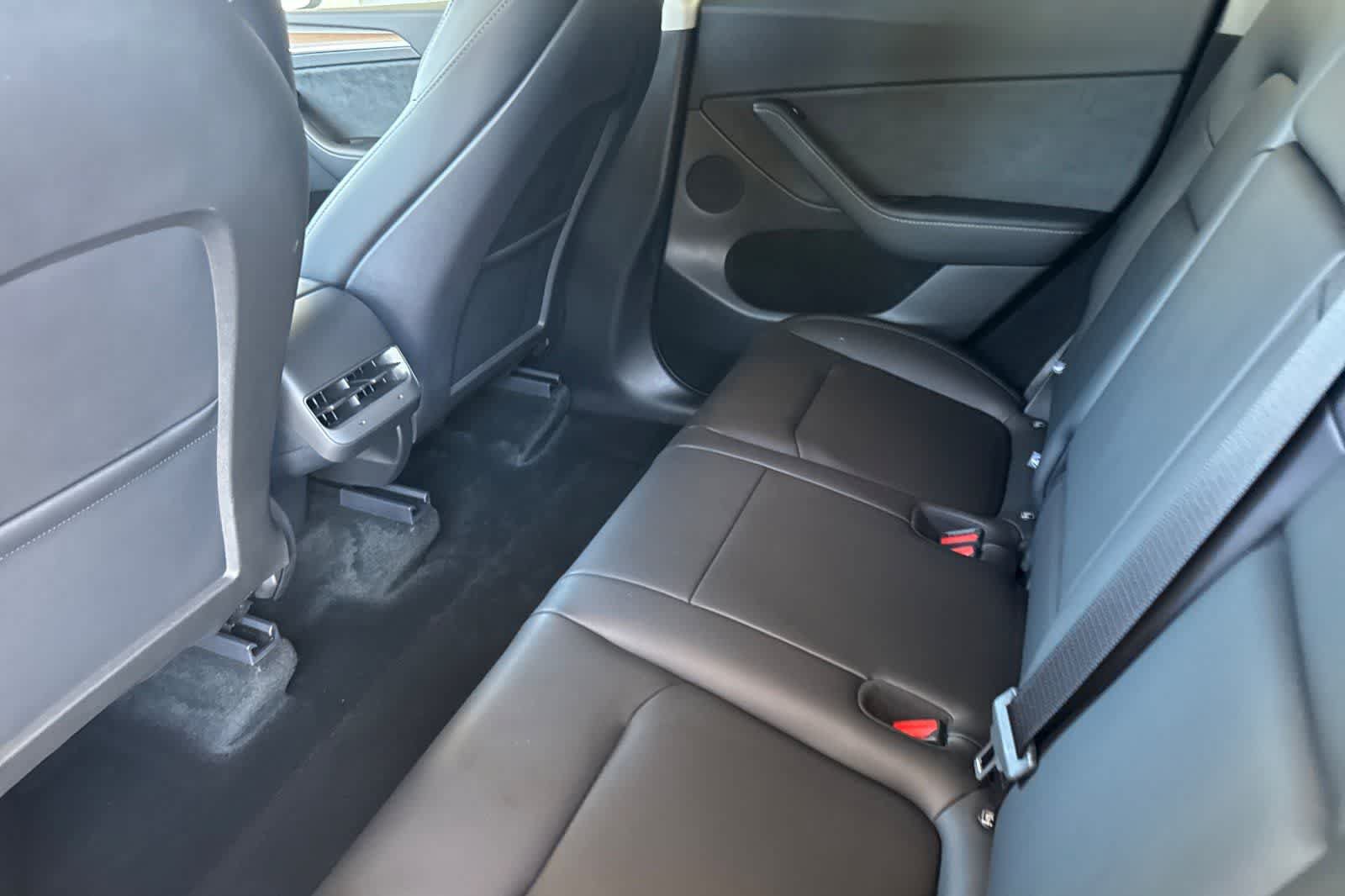 Used 2024 Tesla Model Y Long Range AWD/4WD image 4