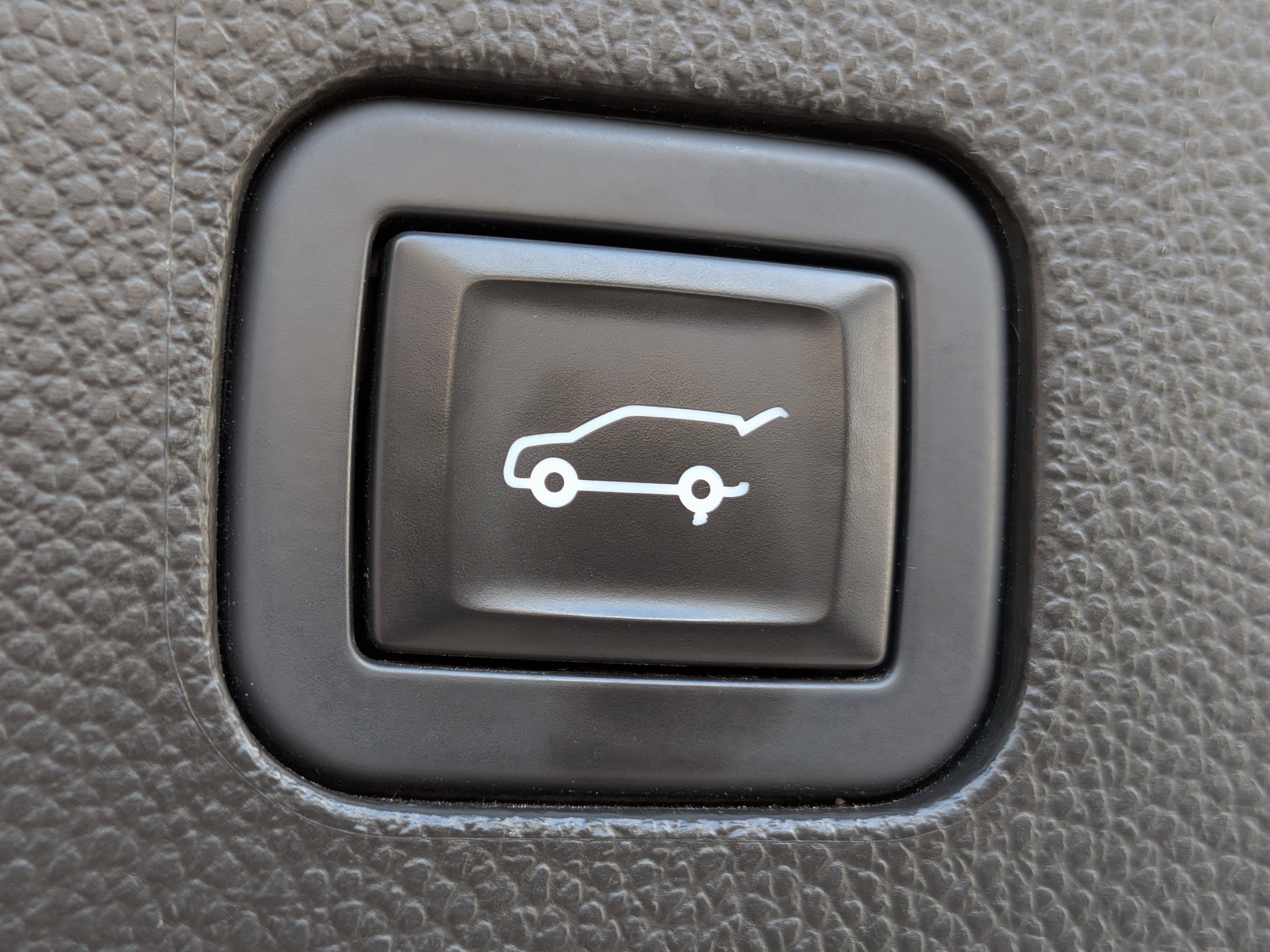 Certified 2020 Buick Enclave Premium w/ Sun and Sites Package FWD image 18