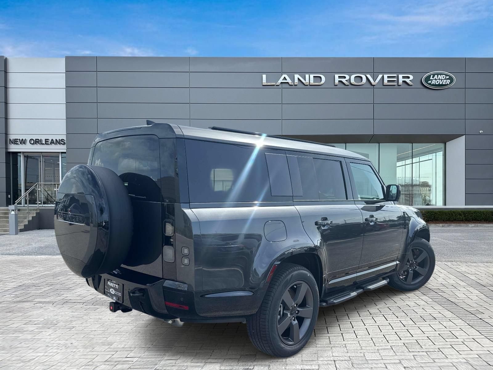New 2026 Land Rover Defender 130 X-Dynamic SE AWD/4WD image 5