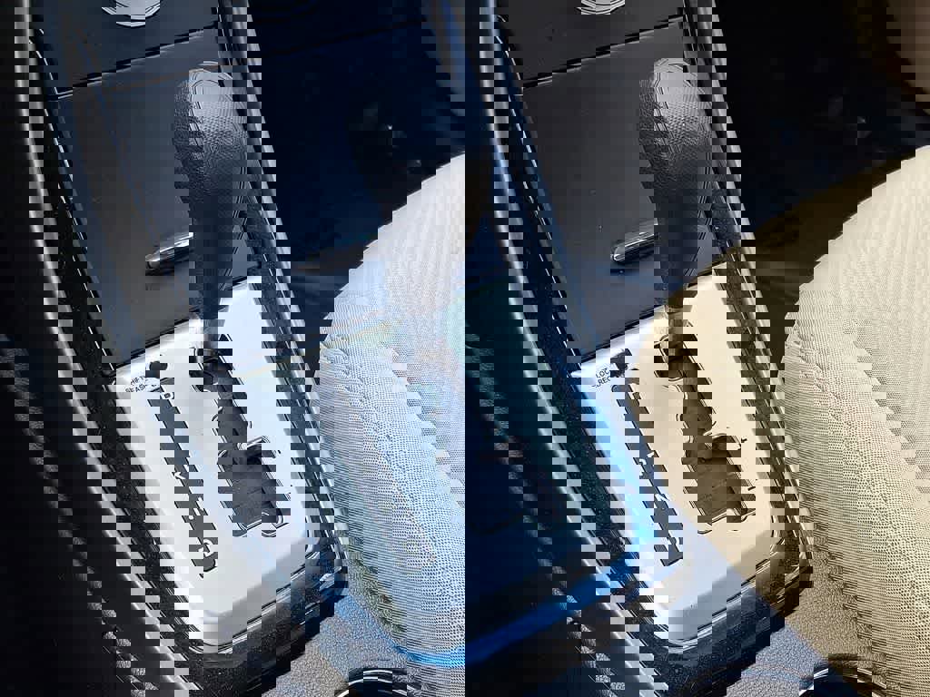 Used 2012 Hyundai Elantra GLS w/ Preferred Pkg 3 FWD image 16