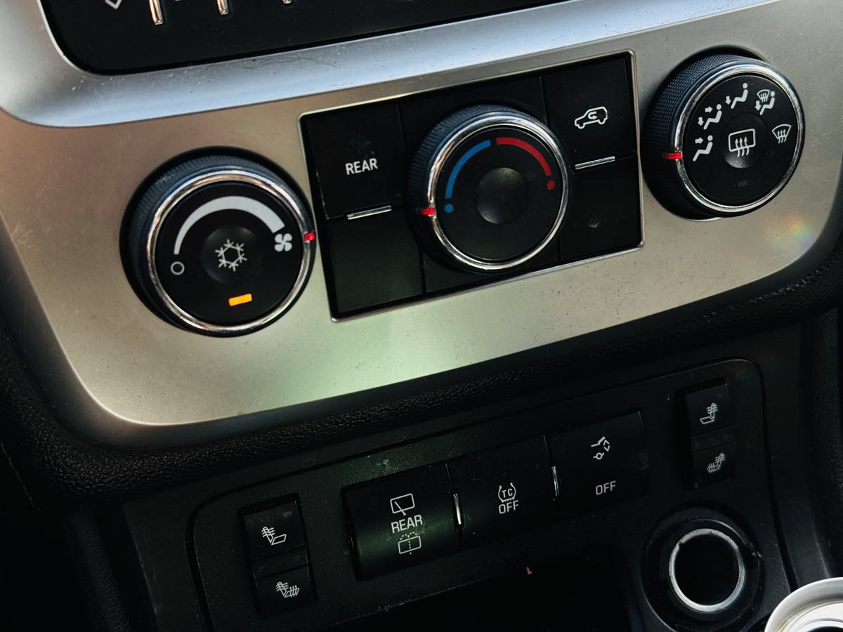 Used 2014 GMC Acadia SLE FWD image 18