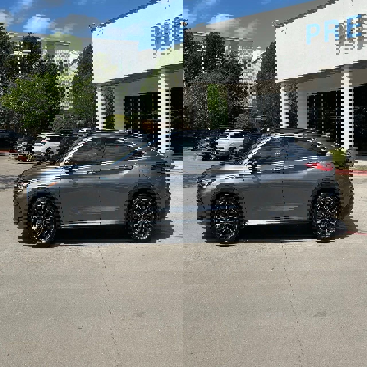 Used 2023 INFINITI QX55 Essential image 3