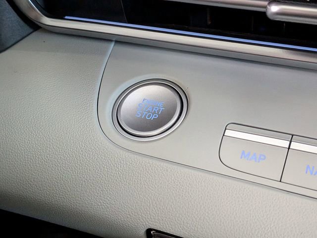 Used 2025 Hyundai Elantra Limited image 25