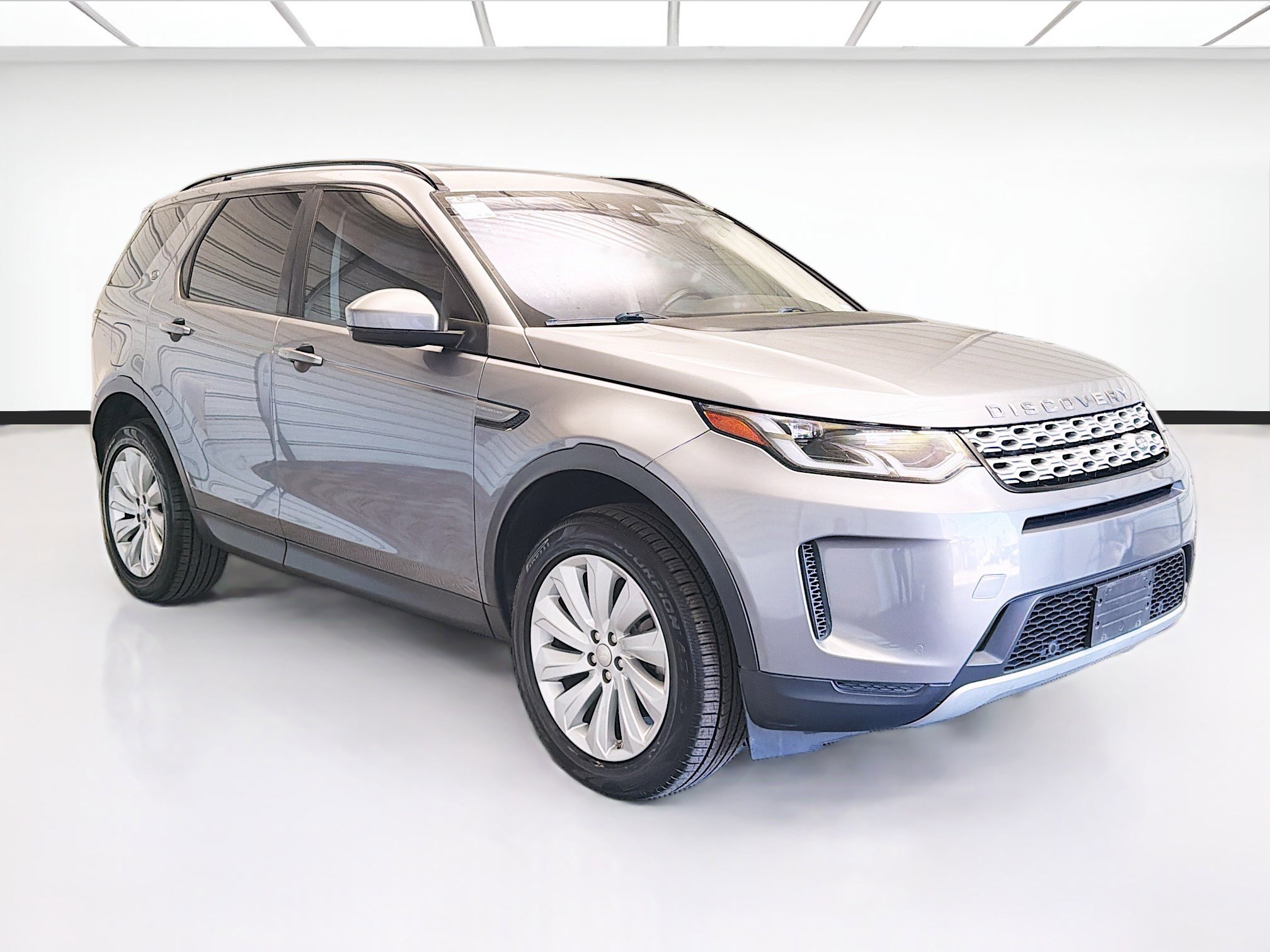 Used 2020 Land Rover Discovery Sport SE image 3