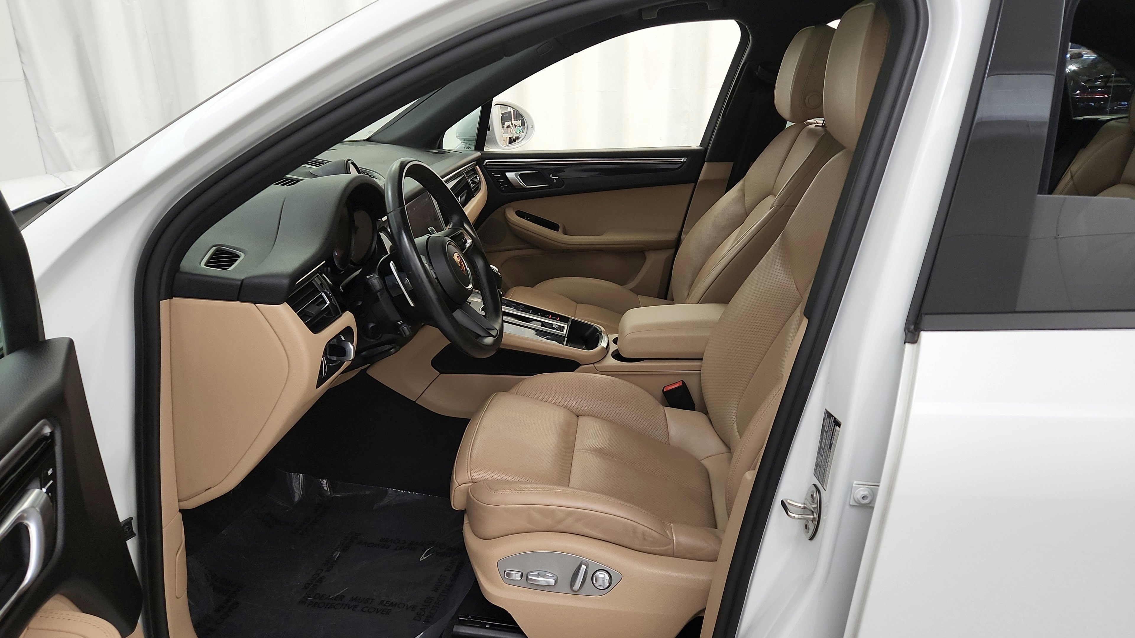 Used 2024 Porsche Macan AWD/4WD image 18