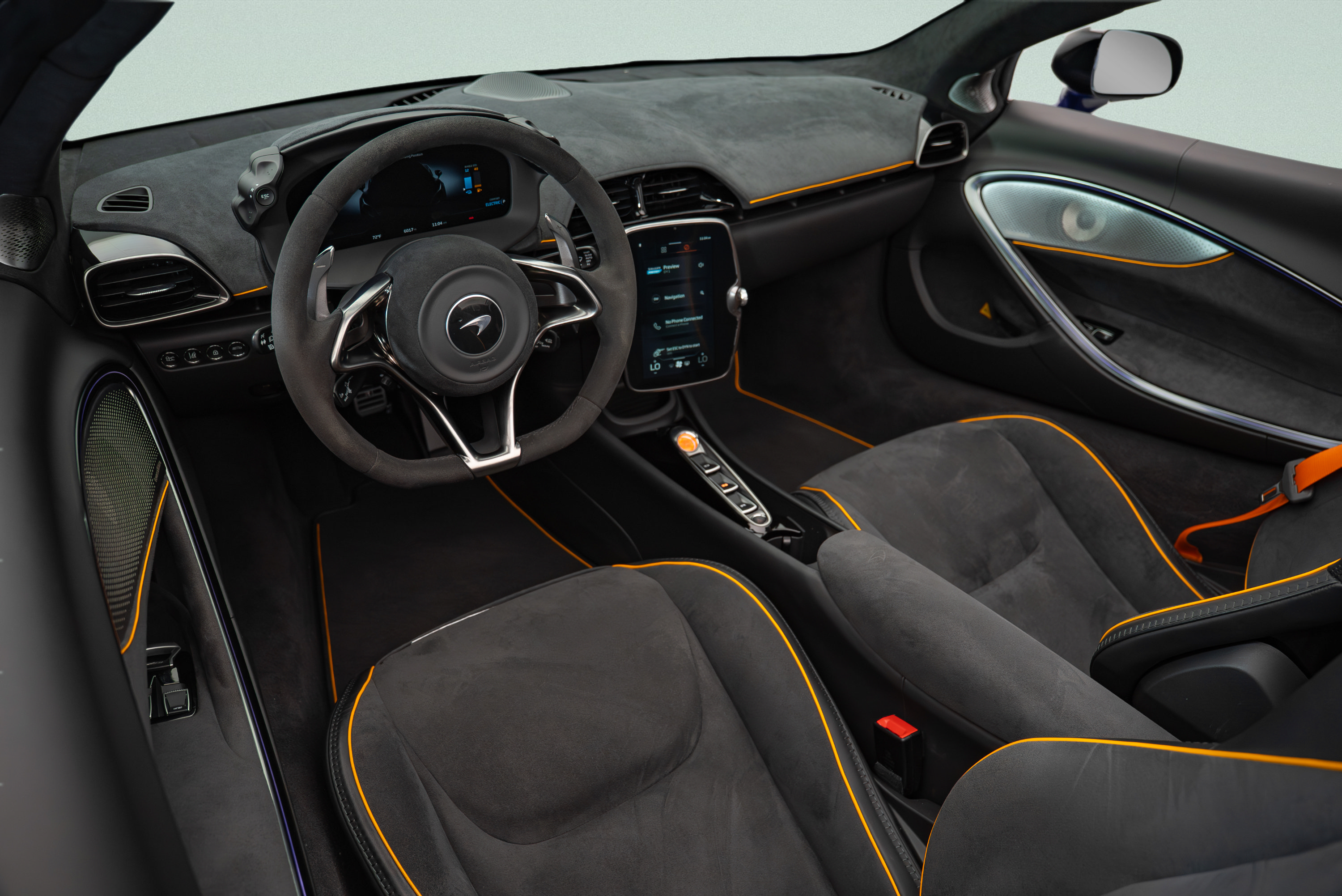 Used 2025 McLaren Artura Spider RWD image 13
