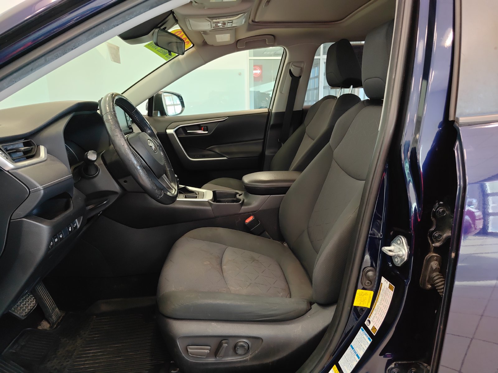 Used 2019 Toyota RAV4 XLE w/ Convenience Package AWD/4WD image 9