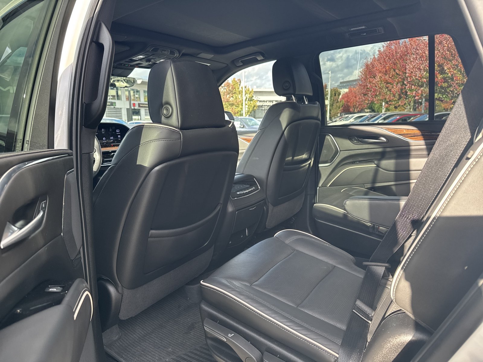 Used 2024 Cadillac Escalade Premium Luxury w/ Performance Package AWD/4WD image 15
