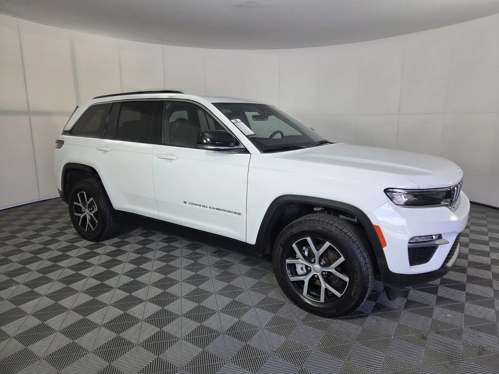 Certified 2025 Jeep Grand Cherokee Limited image 4