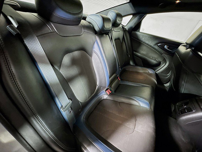 Used 2016 Chrysler 200 S w/ Comfort Group image 27