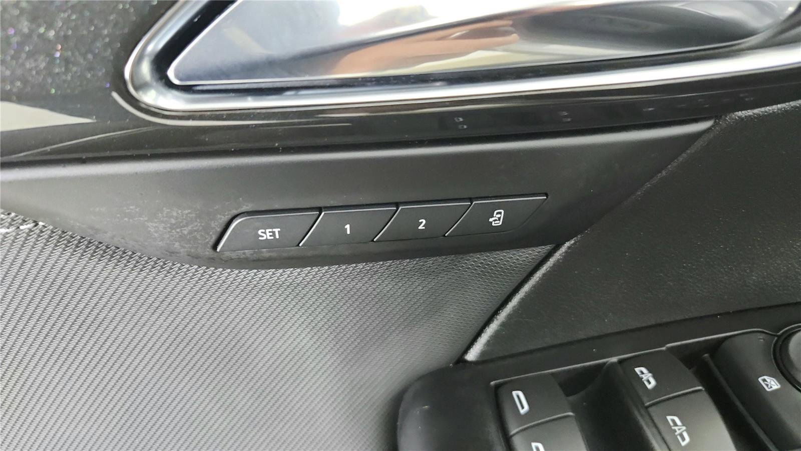 Used 2025 Buick Envision Preferred image 13