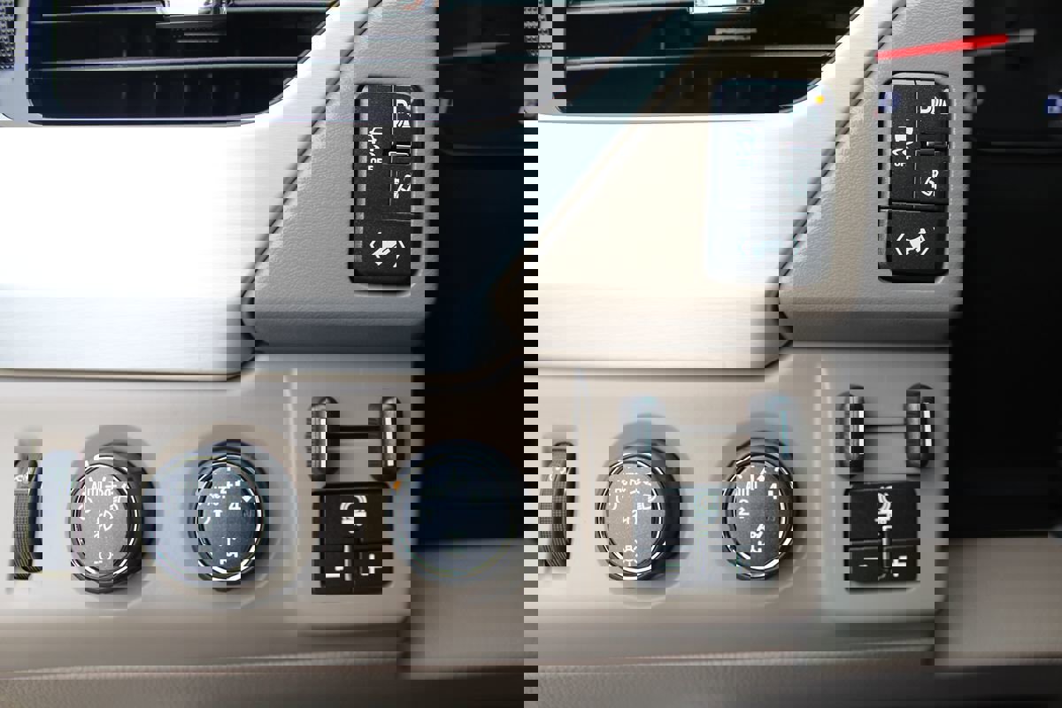 Used 2015 GMC Yukon SLT w/ Open Road Package image 34