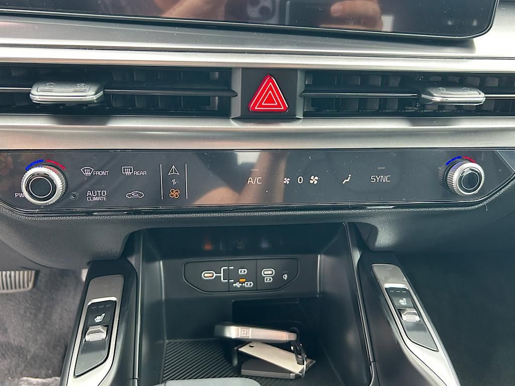 New 2025 Kia Sorento S w/ Panoramic Sunroof Package image 16
