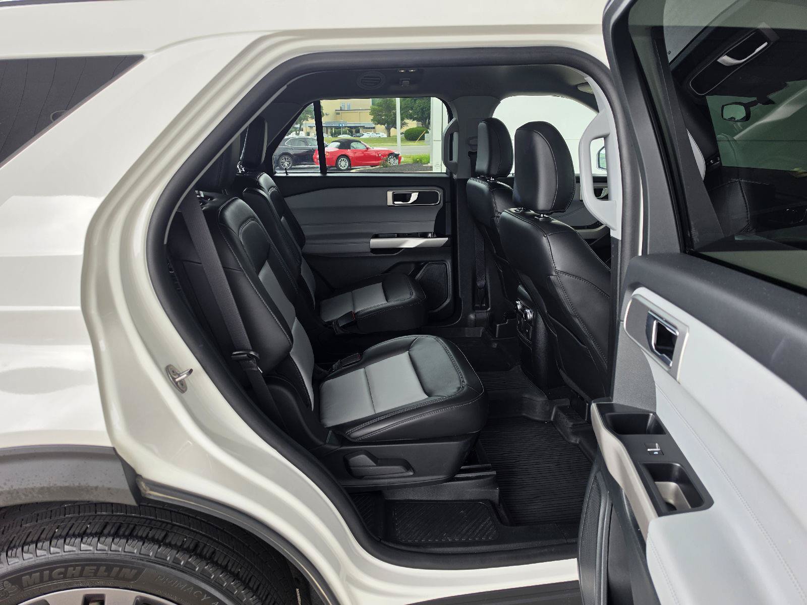 Used 2023 Ford Explorer XLT w/ Equipment Group 202A AWD/4WD image 15