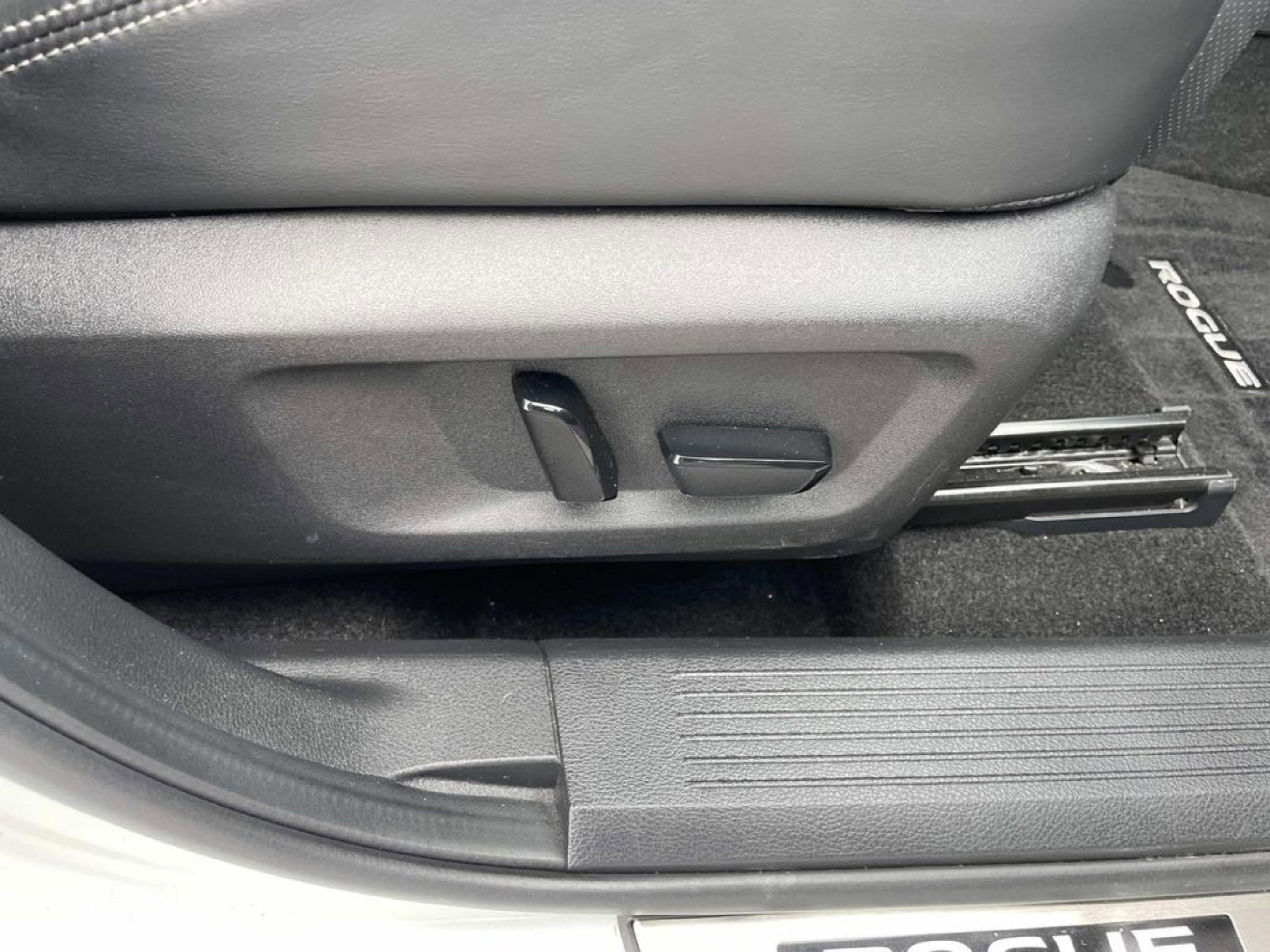 Used 2021 Nissan Rogue Platinum FWD image 19