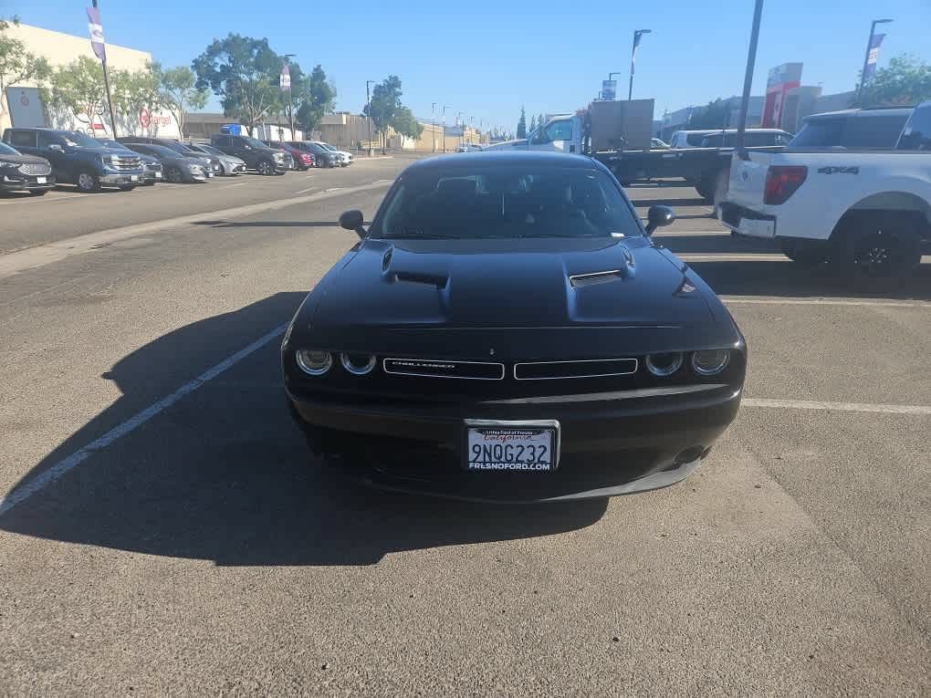 Used 2020 Dodge Challenger SXT RWD image 2