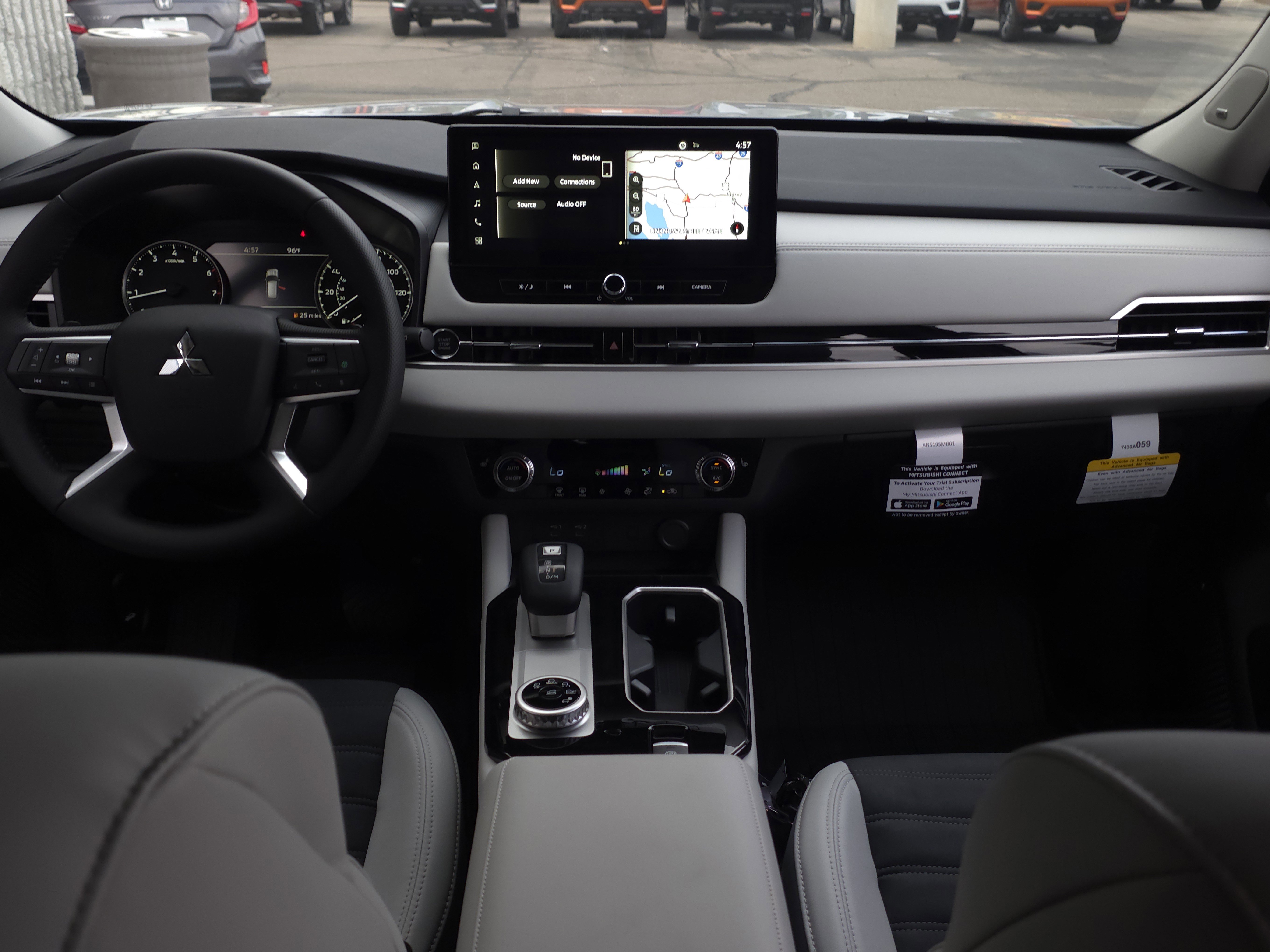 New 2025 Mitsubishi Outlander SE image 23