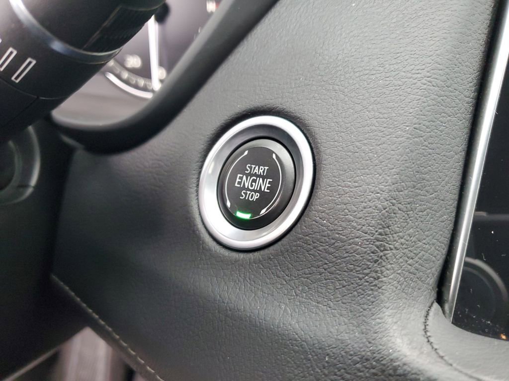 Used 2021 Cadillac XT4 Premium Luxury w/ Cold Weather Package image 17