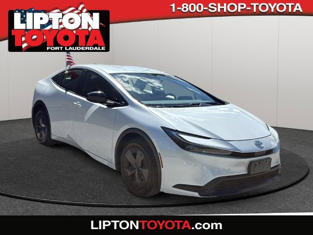 Used 2024 Toyota Prius LE FWD image 1