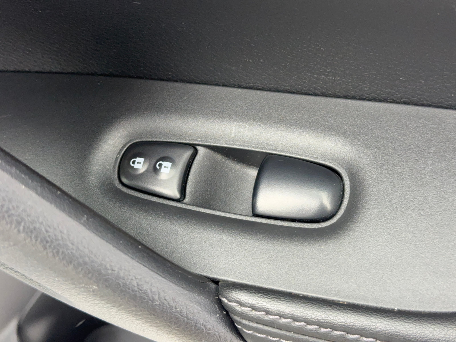 Used 2019 Nissan Rogue SV AWD/4WD image 44