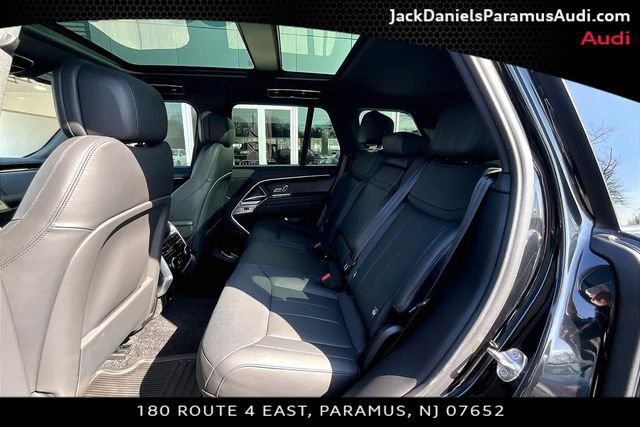 Used 2025 Land Rover Range Rover SE image 18