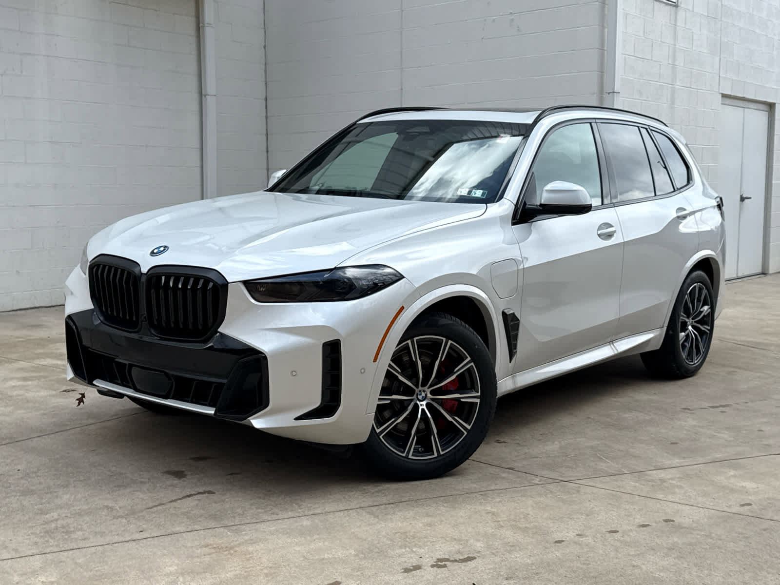 New 2026 BMW X5 xDrive50e w/ M Sport Package AWD/4WD image 1