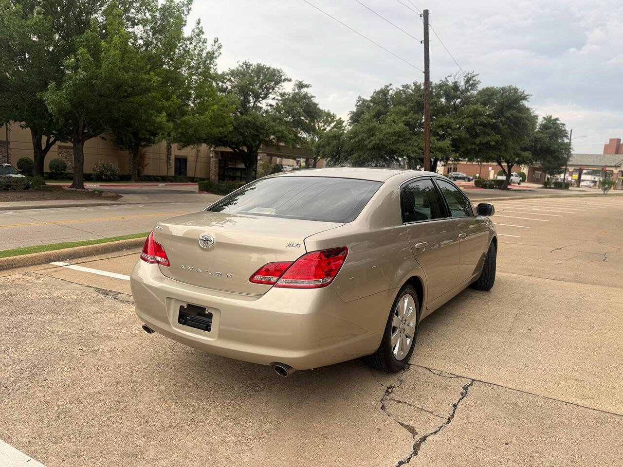 Used 2006 Toyota Avalon XLS FWD image 8