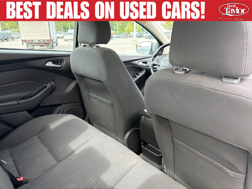 Used 2015 Ford Focus SE w/ SE Cold Weather Package FWD image 32
