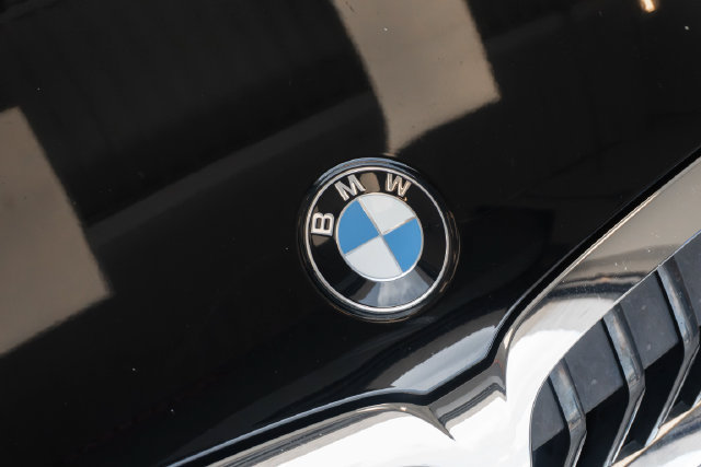 Used 2021 BMW 330i Sedan w/ Convenience Package RWD image 8