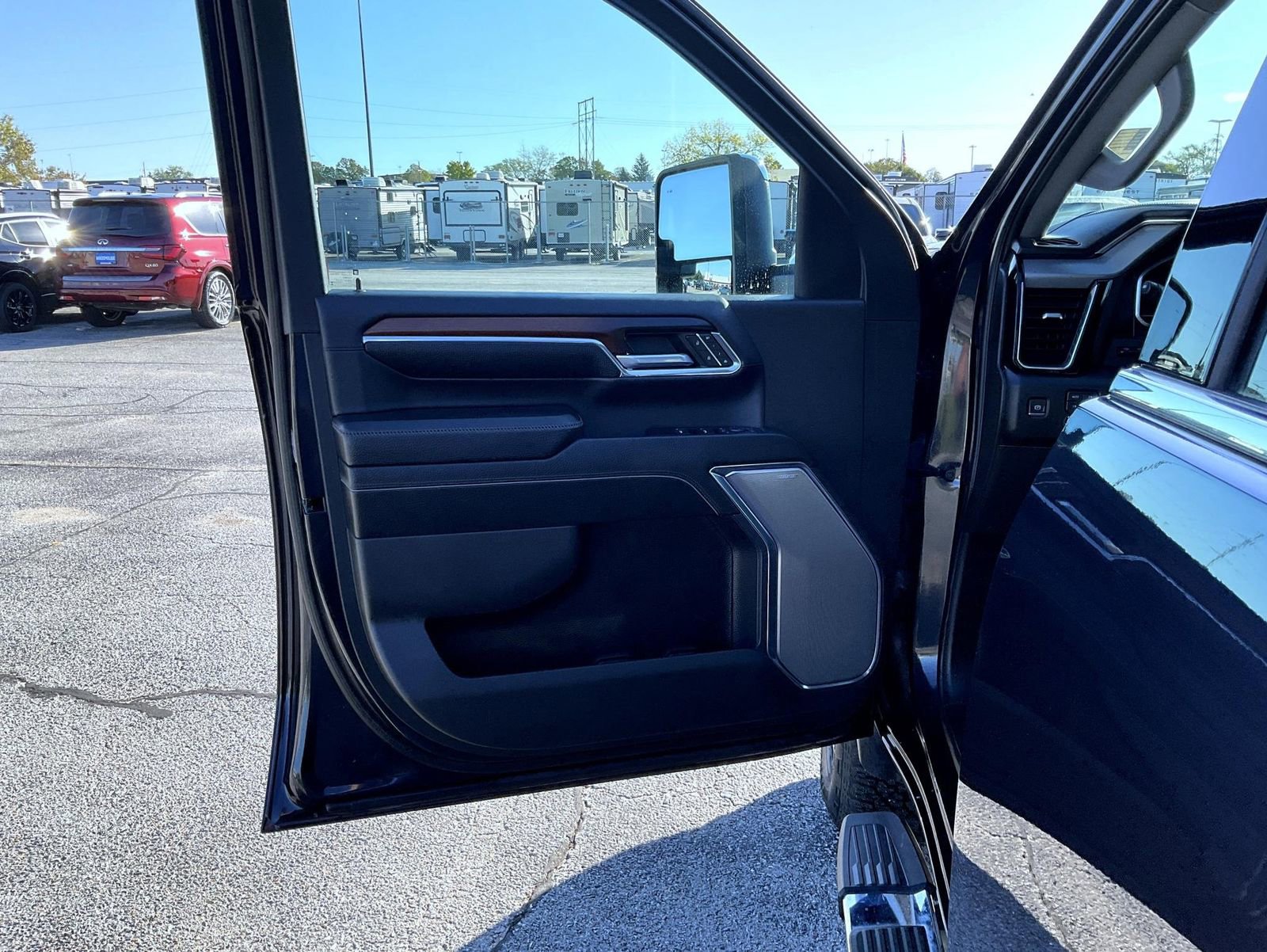 Used 2024 GMC Sierra 3500 Denali w/ Technology Package image 9