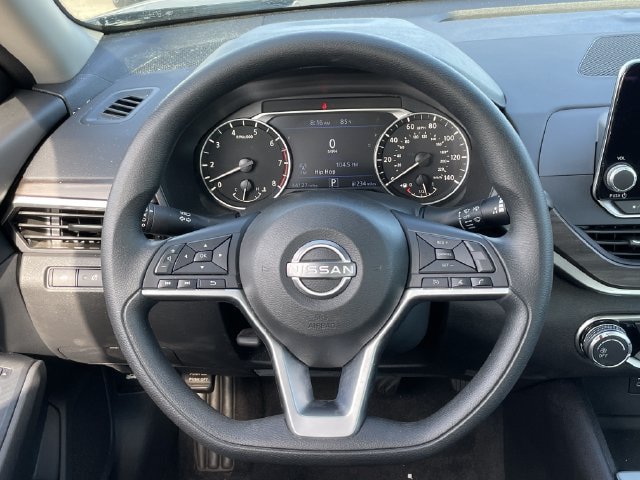Used 2025 Nissan Altima 2.5 SV FWD image 11