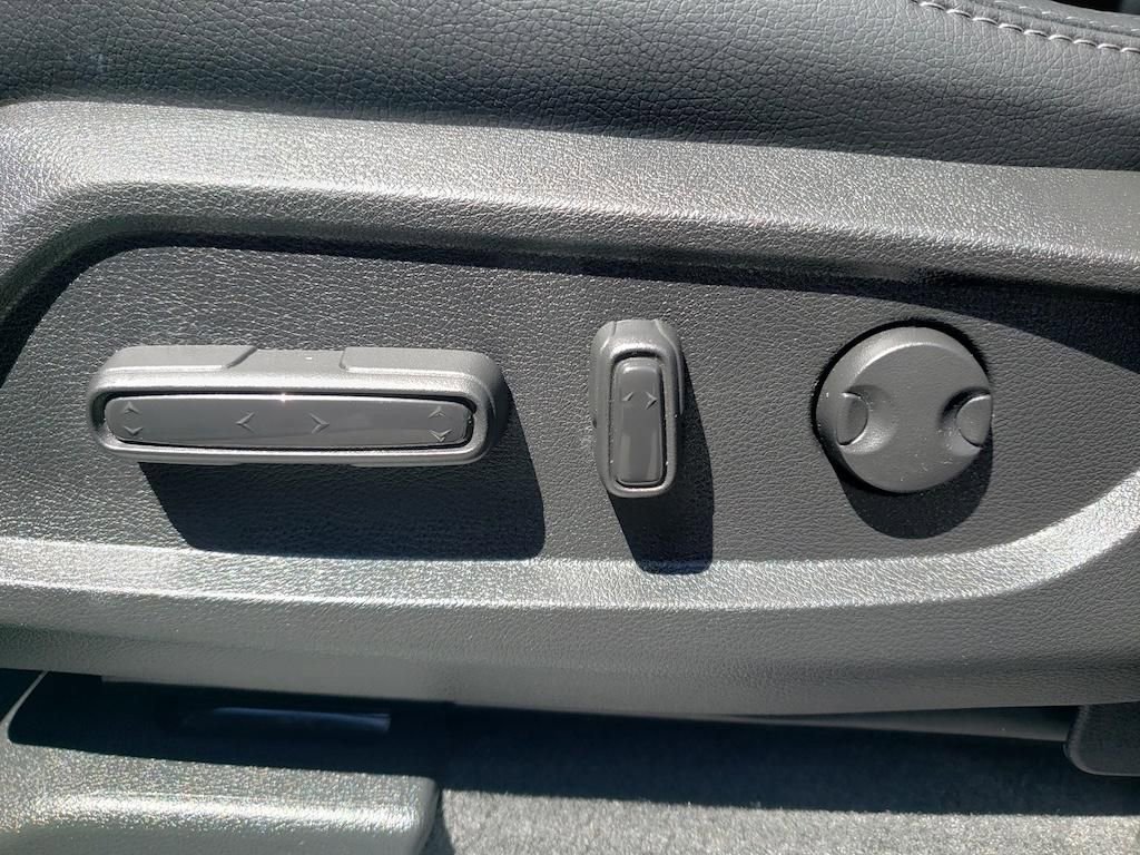 Used 2025 Honda Pilot EX-L image 17