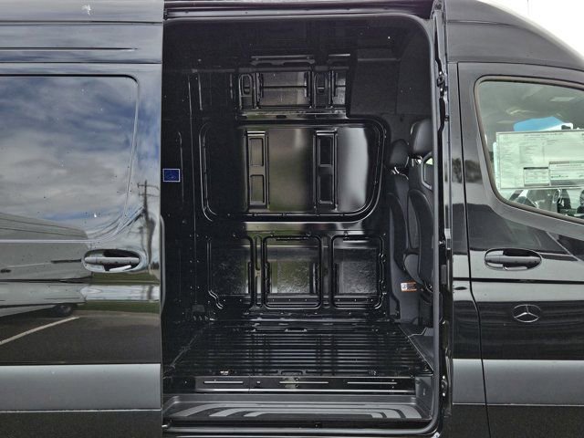 New 2025 Mercedes-Benz Sprinter 2500 image 28