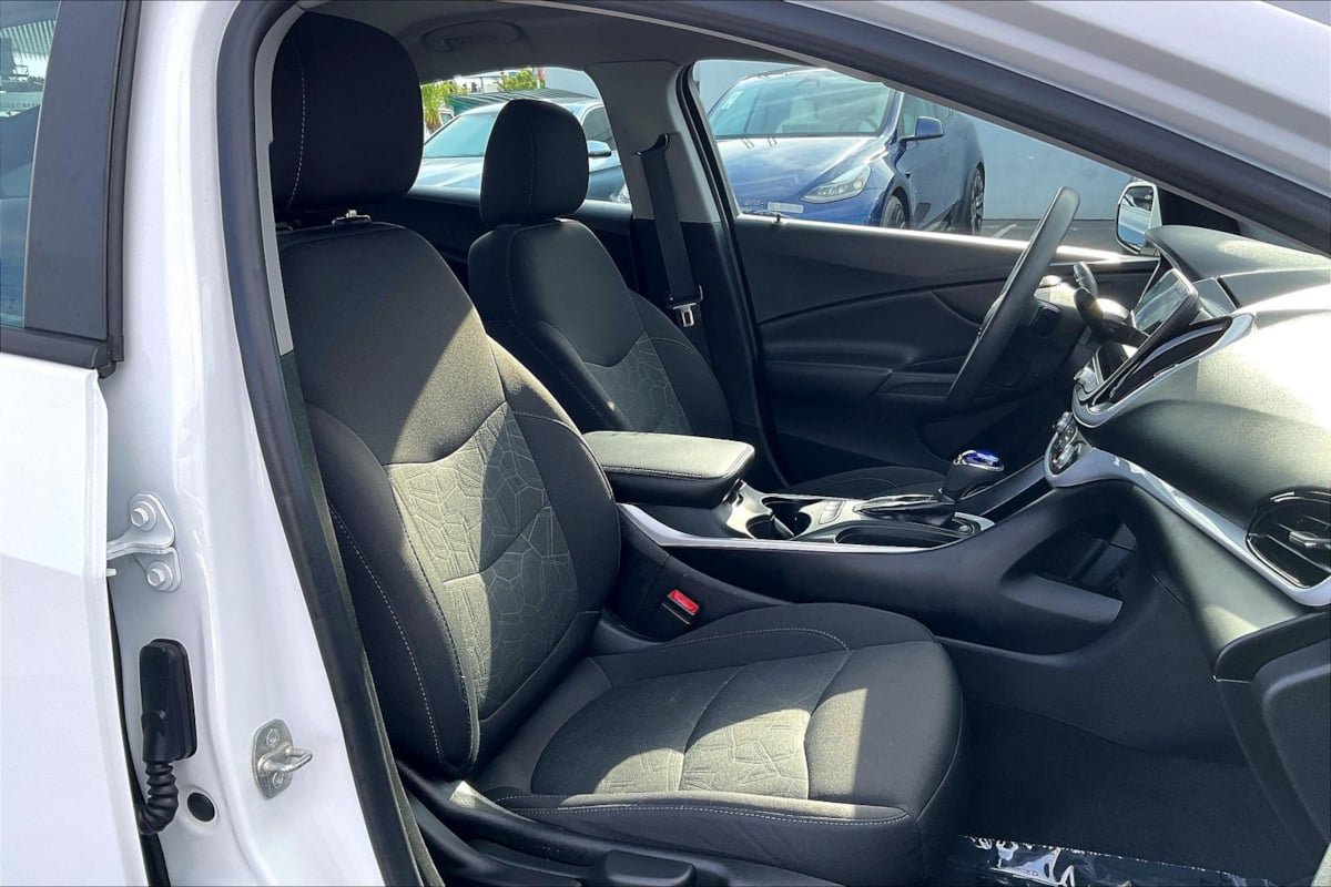Used 2018 Chevrolet Volt LT FWD image 7