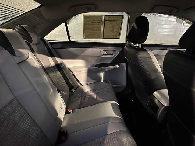 Used 2015 Toyota Camry SE image 12