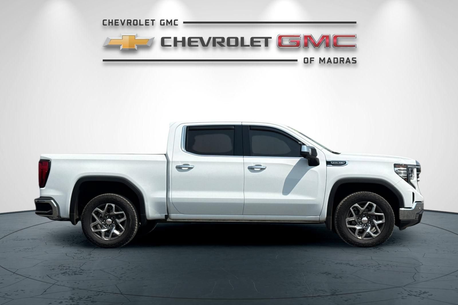 Used 2024 GMC Sierra 1500 SLT w/ SLT Premium Plus Package AWD/4WD image 2