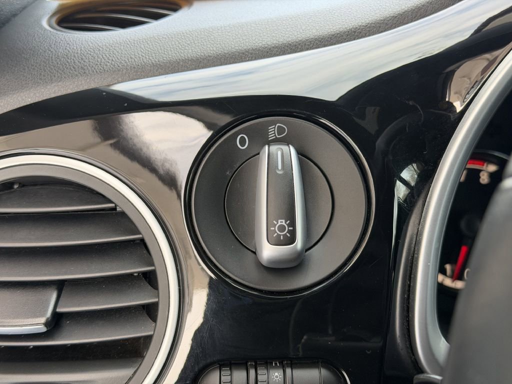 Used 2013 Volkswagen Beetle 2.5 50's Edition image 30