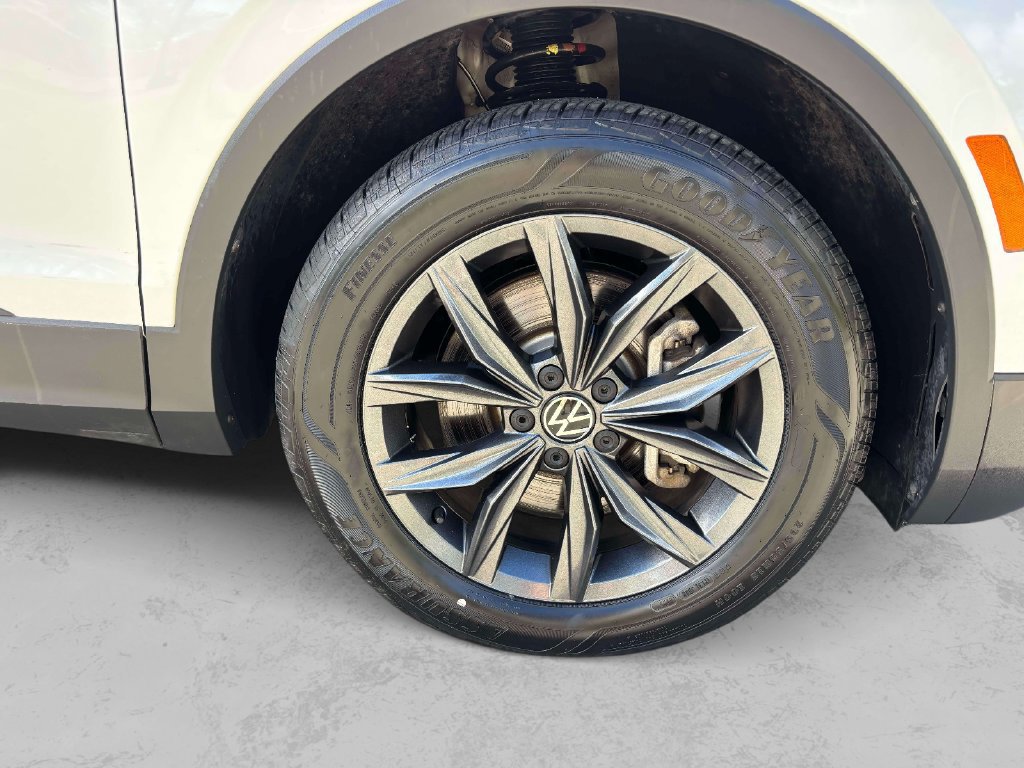 Certified 2023 Volkswagen Tiguan SE AWD/4WD image 30